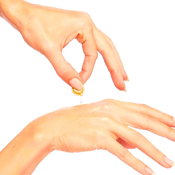 Elizabeth Arden Ceramide Capsules Daily Youth Restoring Serum, 7 Caps (3.2 mL) - Picture 4 of 4